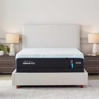 Tempurpedic ProAdapt | Medium Hybrid